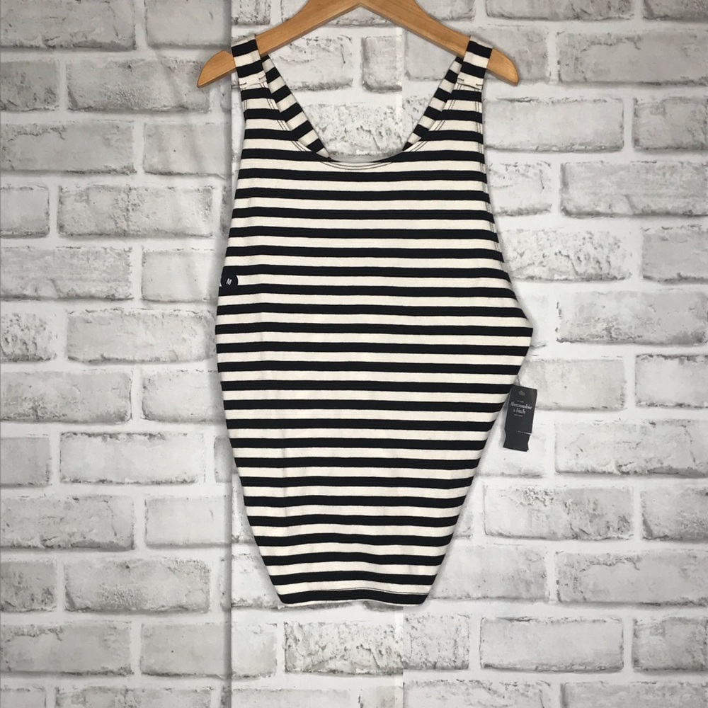 NWT Black and White Abercrombie and Fitch Crop Top